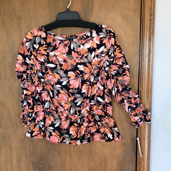 Zac & Rachel rouched sleeve floral top size PL - Picture 4 of 17